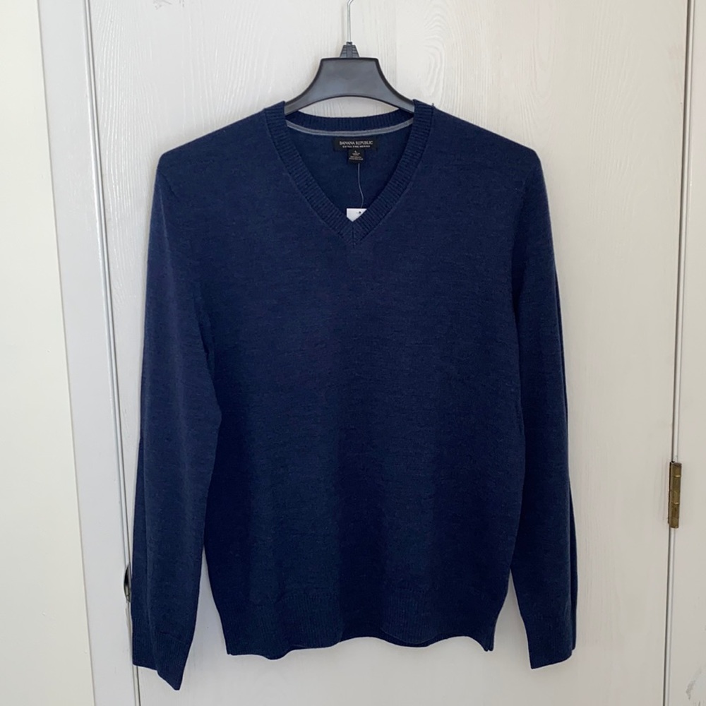 Banana Republic Men’s Merino Wool V-neck Sweater